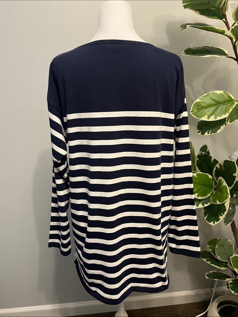 J. Crew Women’s  Navy and White Nautical Crewneck Long sleeved Knit Tunic - Picture 3 of 6